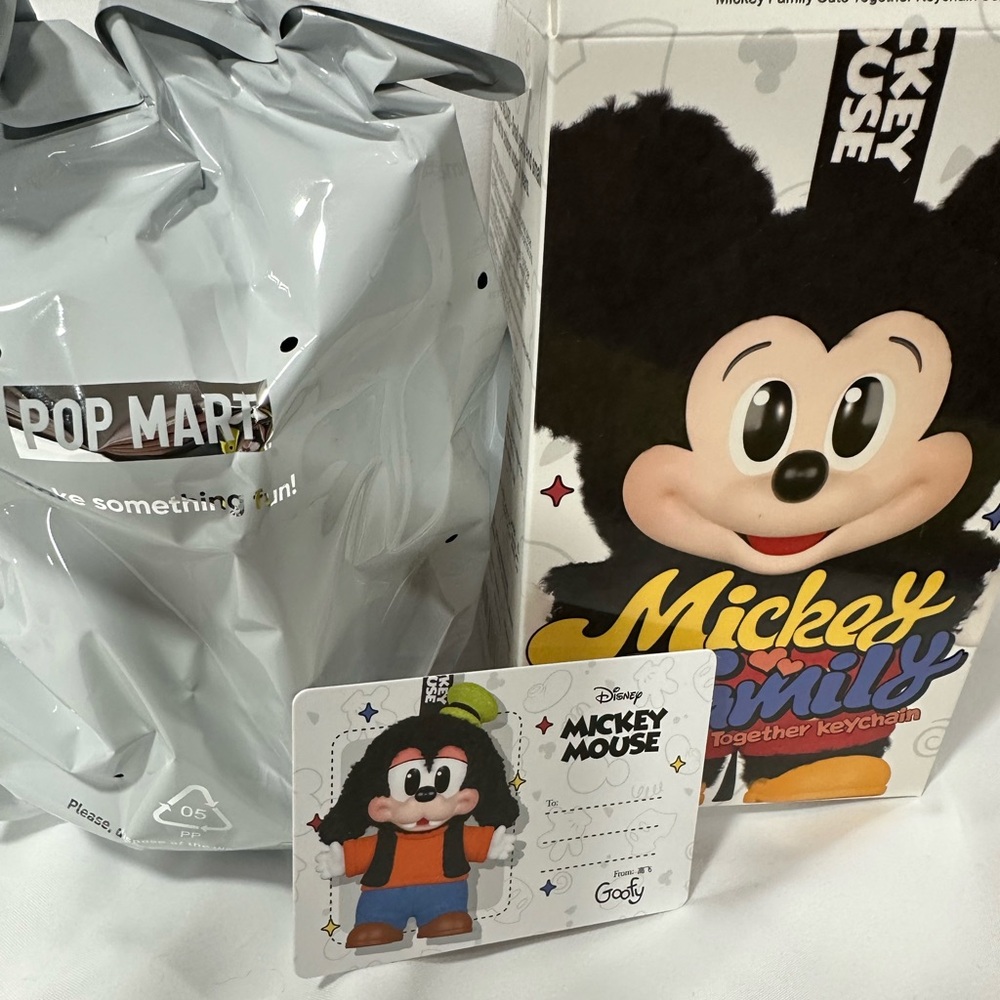 CONFIRMED GOOFY Mickey Family Cute Together Keychain Series Figures Plush - Picture 2 of 12